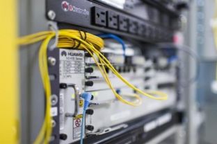 芯片股集體狂歡 是自信還是自戀？——集成電路設計熱潮下的冷思考